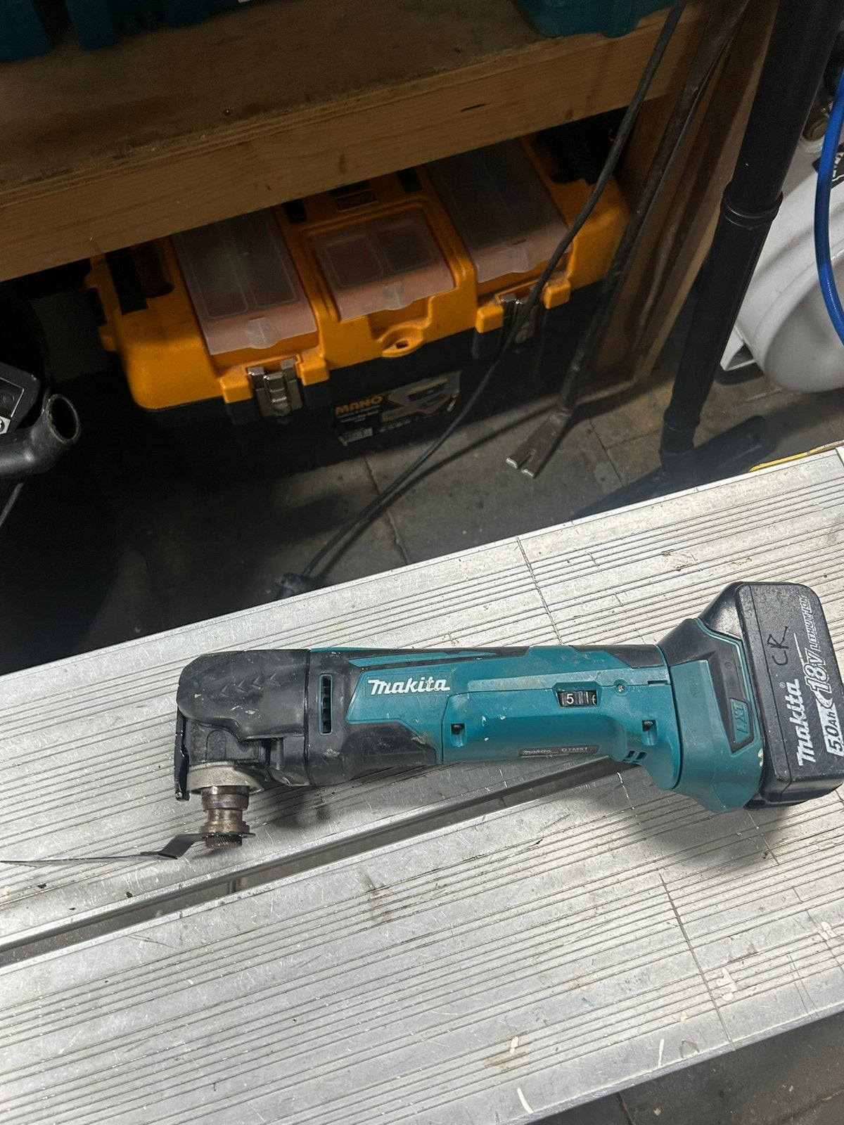 Makita 18 volt multitool inclusief accu 18/5ah, Ophalen of Verzenden, Zo goed als nieuw, Minder dan 700 watt, Overige typen