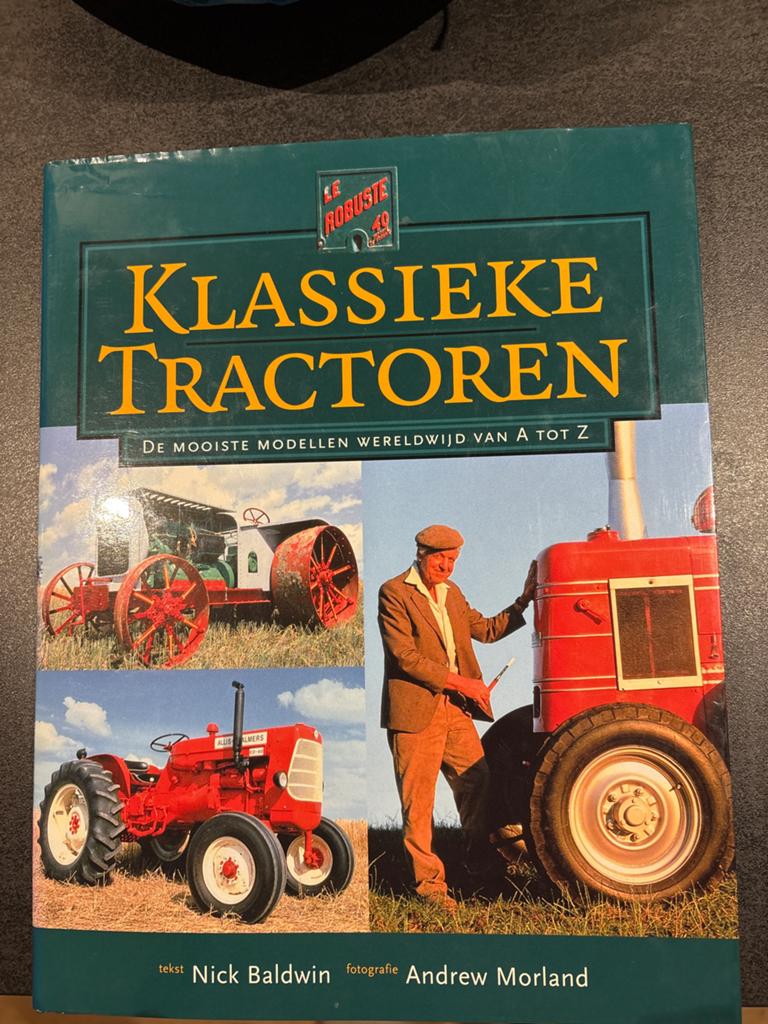 Boek: Klassieke Tractoren: De Mooiste Modellen Wereldwijd, Ophalen of Verzenden, Zo goed als nieuw, Algemeen