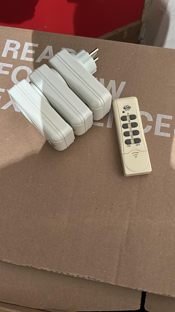 ELRO Afstandsbediening met 3 stopcontactschakelaars, Ophalen of Verzenden, Gebruikt