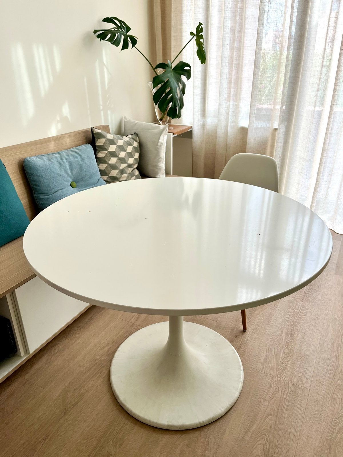 IKEA Witte ronde eettafel - DOCKSTA MOET WEG voor 26 juni, Ophalen, Kunststof, Gebruikt, 100 tot 150 cm