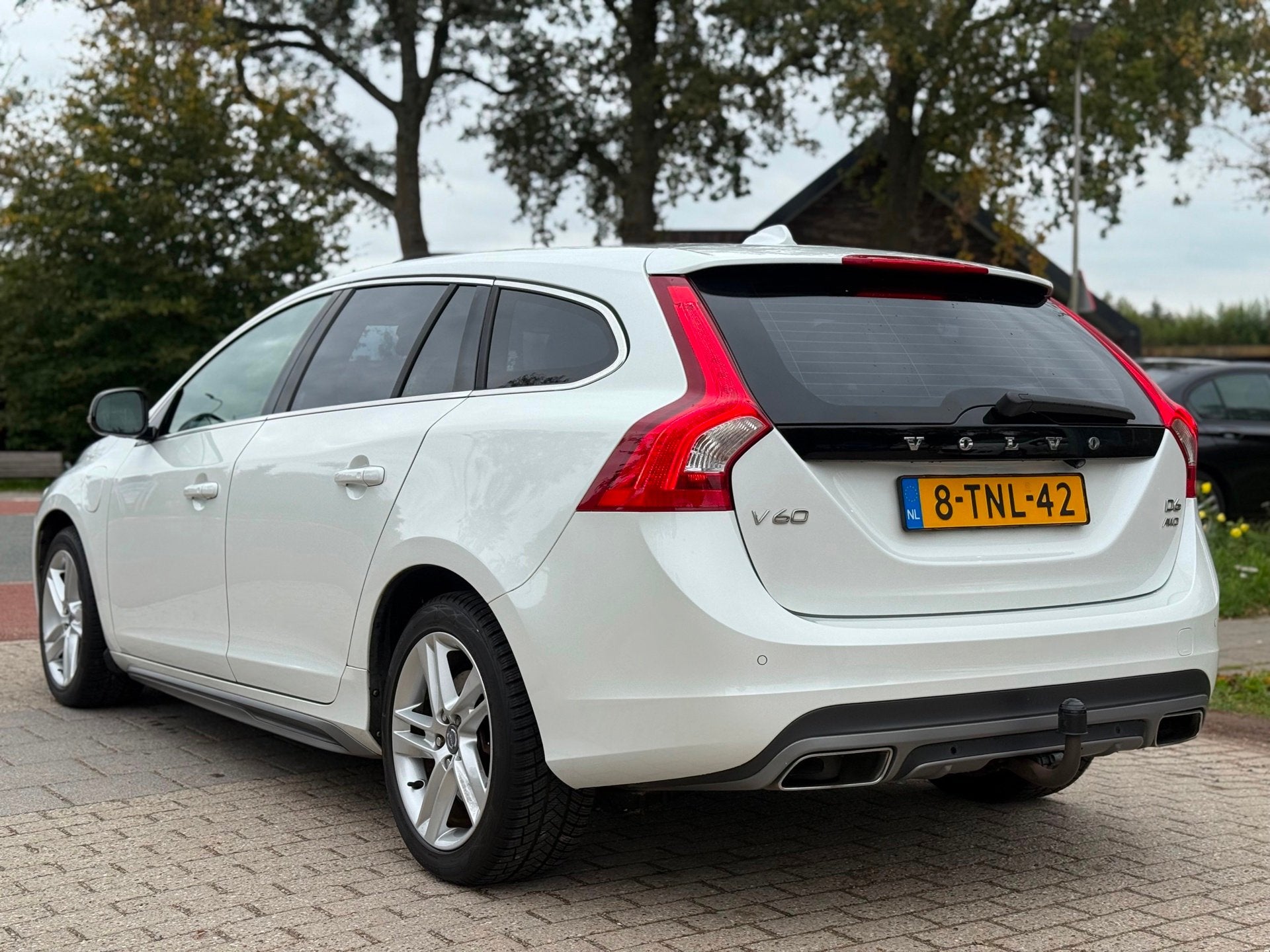 Volvo V60 2.4 D6 AWD Plug-In Hybrid Summum VOL ONDERHOUDEN, Auto's, Automaat, Xenon verlichting, Wit, Vierwielaandrijving