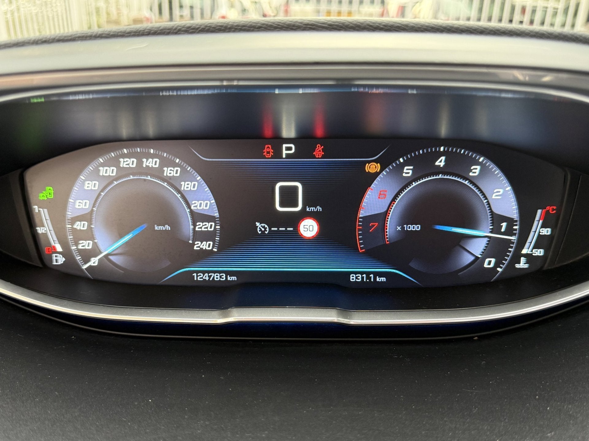 Peugeot 3008 1.2 PureTech Allure | Automaat | Pano | CarPlay, Gebruikt, 1199 cc, Leder en Stof, Zwart