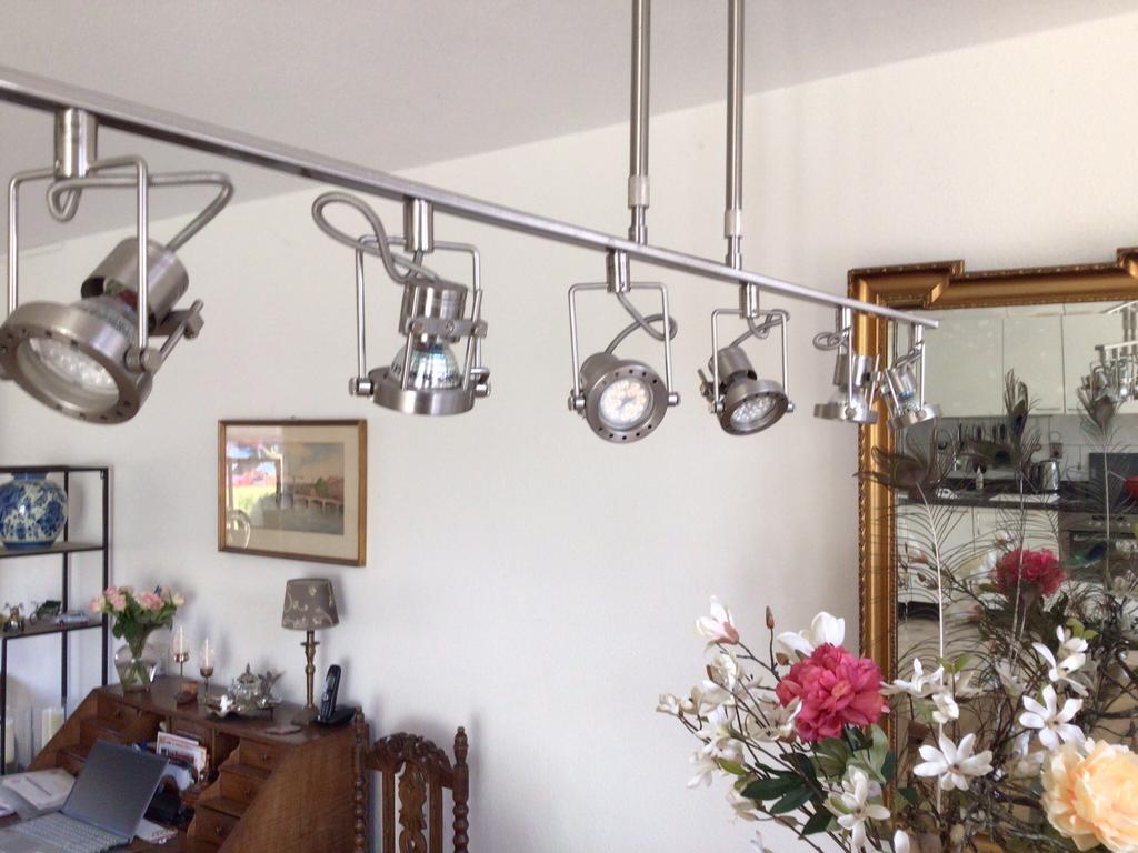 Spotlights aan rail,regelbaar, Ophalen of Verzenden, Zo goed als nieuw, Minder dan 50 cm