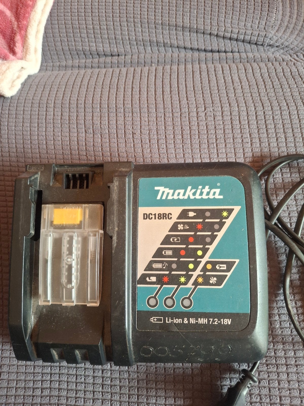 Makita oplader, Doe-het-zelf en Verbouw, Gereedschap | Machine-onderdelen en Toebehoren, Ophalen, Gebruikt