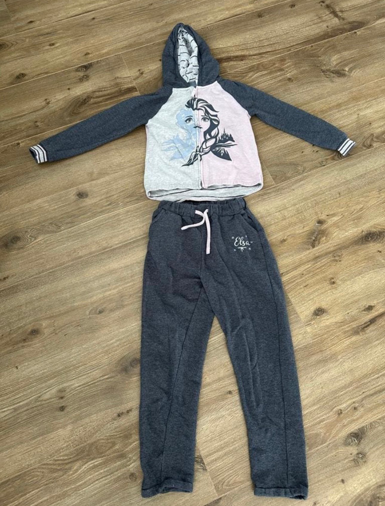 Als nieuw: grijs - roze joggingpak Frozen Elsa, Ophalen of Verzenden, Zo goed als nieuw