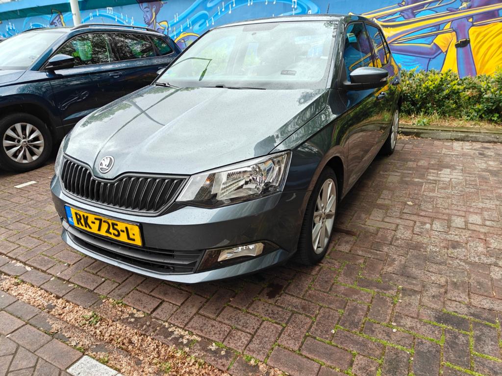 Skoda Fabia 1.2 TSI 66KW 2015 Grijs, Auto's, Skoda, Stof, 40 €/maand, 4 cilinders, Elektrische ramen