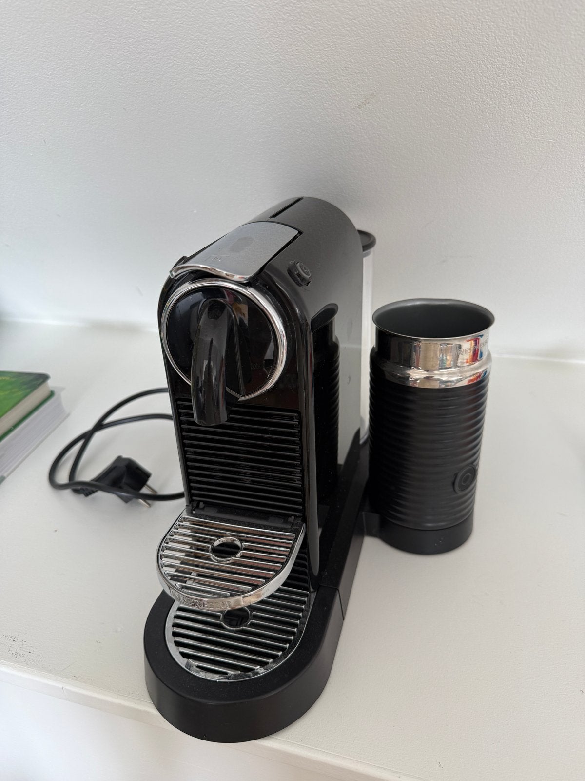 Nespresso Citiz en Milk inclusief melkopschuimer, Ophalen, Espresso apparaat, Zo goed als nieuw, 1 kopje