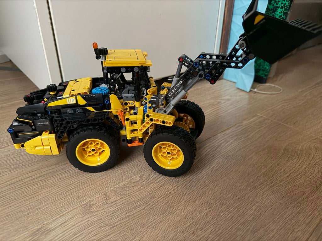 Lego Technic 42209 Volvo L120F Wiellader, Ophalen of Verzenden, Zo goed als nieuw, Complete set, Lego