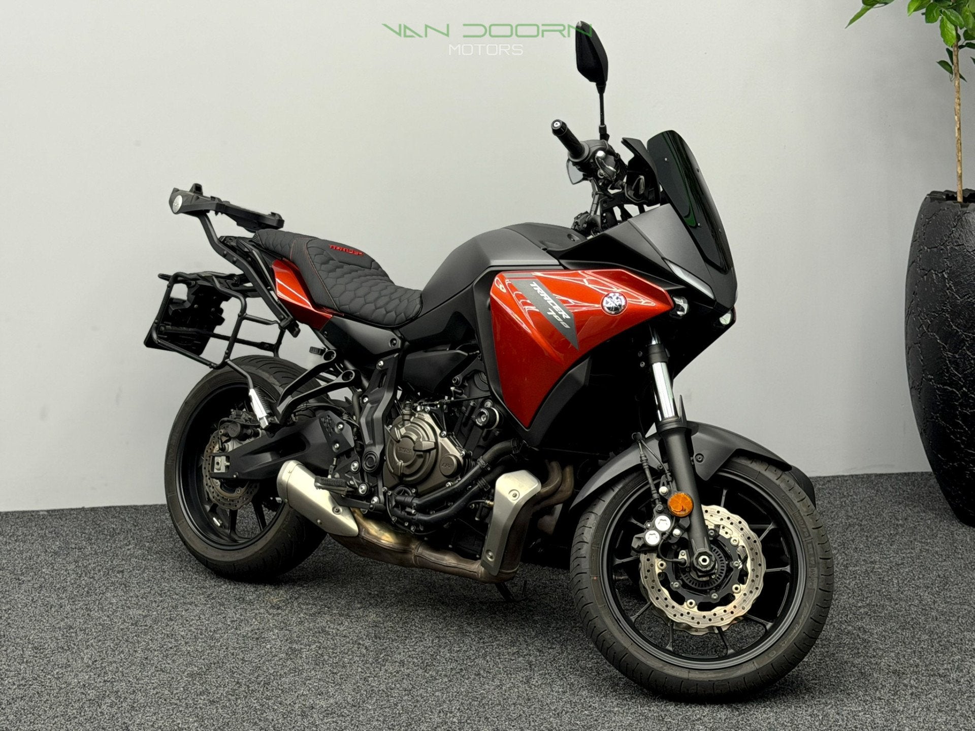 Yamaha TRACER 700 ABS | 3-Koffers | Custom Seat | Tracer 7 |, Info@vandoornmotors.nl, Kraaivenstraat 23-5
5048AB  TILBURG, NL