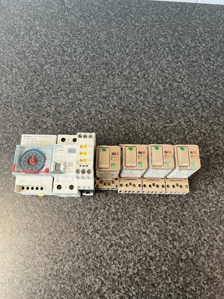 Legrand MicroRex T31schakelklok , Siemens aardlek +4x relais, Hobby en Vrije tijd, Ophalen of Verzenden, Nieuw
