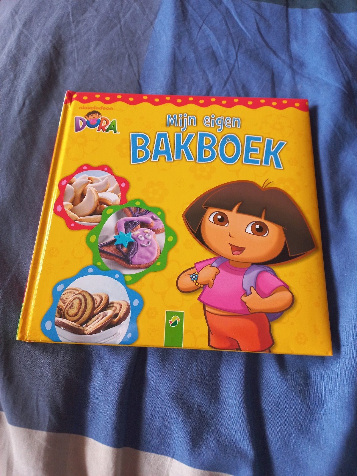 Dora's Eigen Bakboek, Ophalen of Verzenden, Zo goed als nieuw, Nickelodeon, Taart, Gebak en Desserts