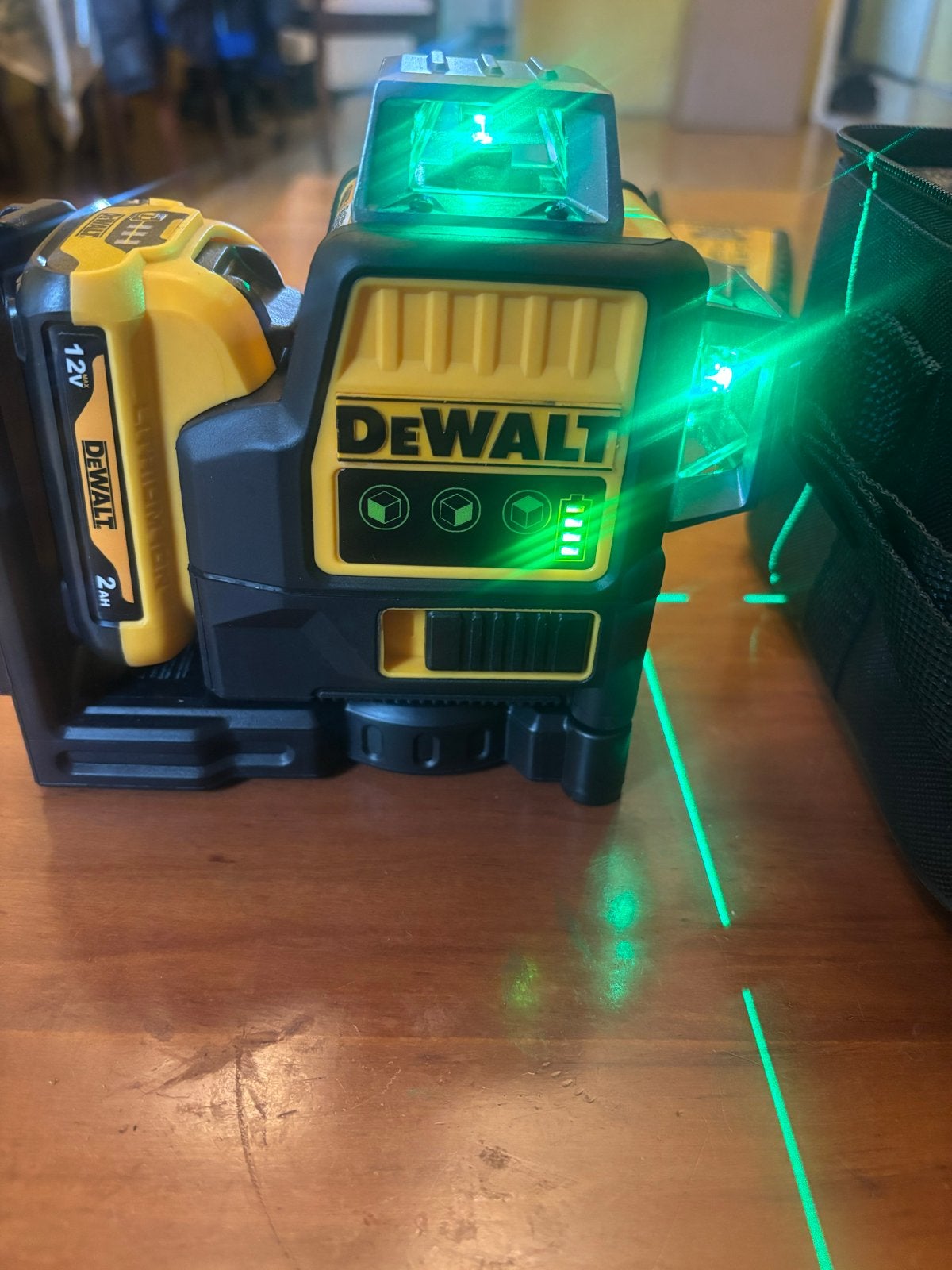 DeWalt Kruislijnlaser met accu en oplader Groen 3 lijnen, Ophalen of Verzenden, Nieuw, Overige meters