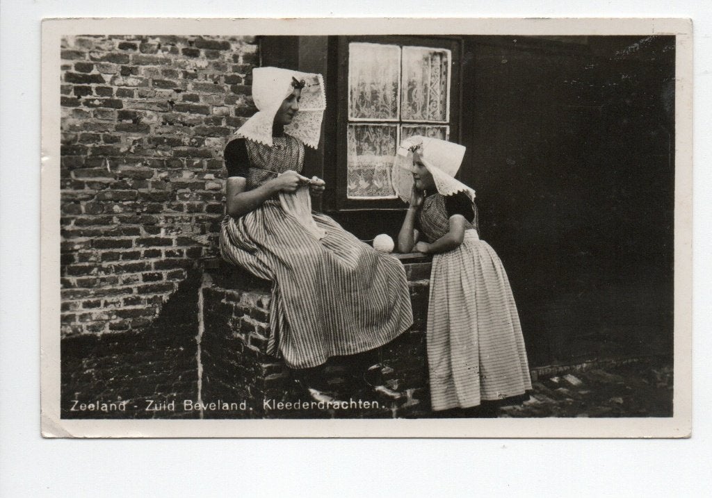 Oude ansichtkaart Zeeland - Zuid Beveland. Klederdrachten., Ophalen of Verzenden, 1940 tot 1960, Gelopen, Zeeland