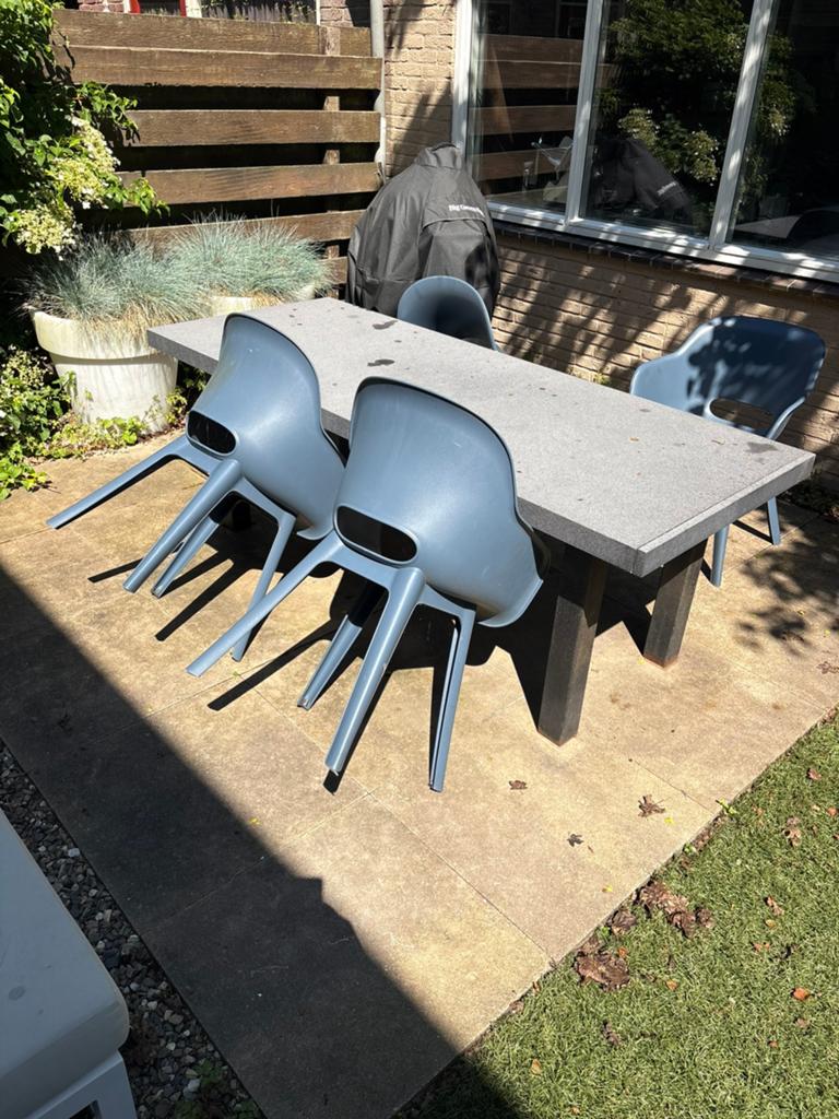 Tafel en stoelen plus terras tegels gratis ophalen, Ophalen of Verzenden, Zo goed als nieuw