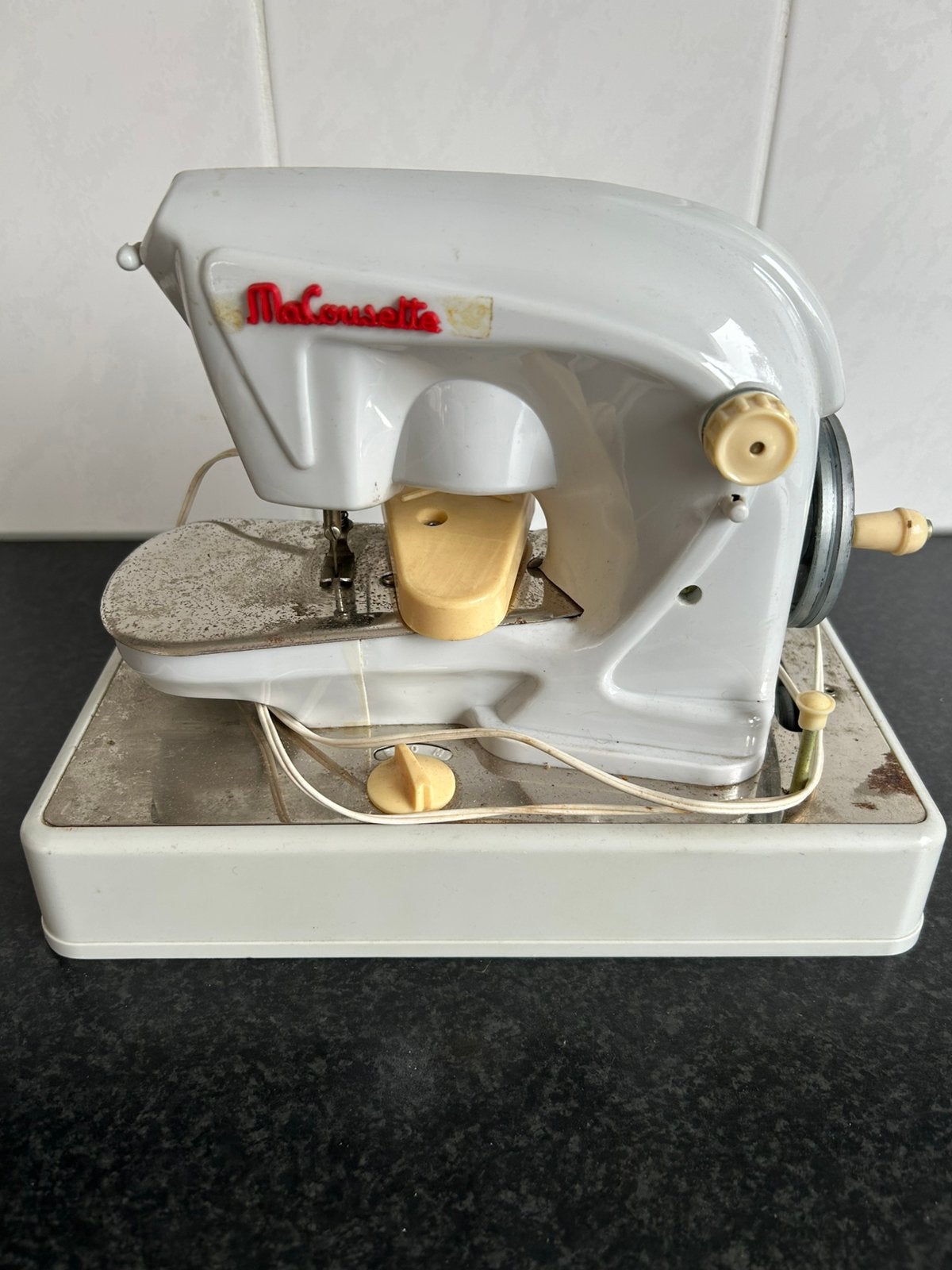 Vintage speelgoednaaimachine  Macousette, Ophalen