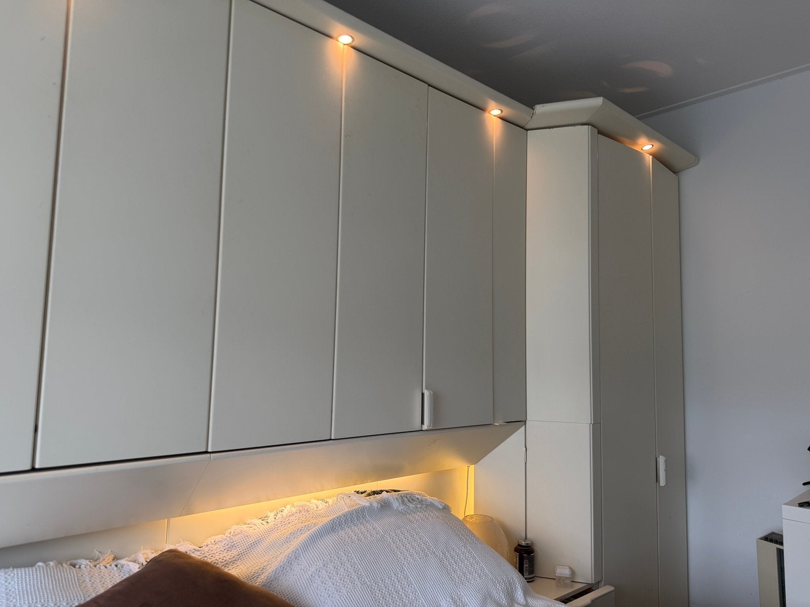 Complete en royale slaapkamer kast (bedombouw), Ophalen, Overige materialen, Gebruikt, 200 cm of meer