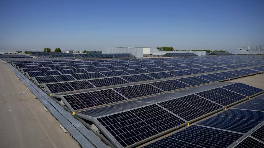 Professionele reiniging zonnepanelen | Bedrijfsdaken, Diensten en Vakmensen, Schoonmakers en Glazenwassers, Glazenwassen buiten