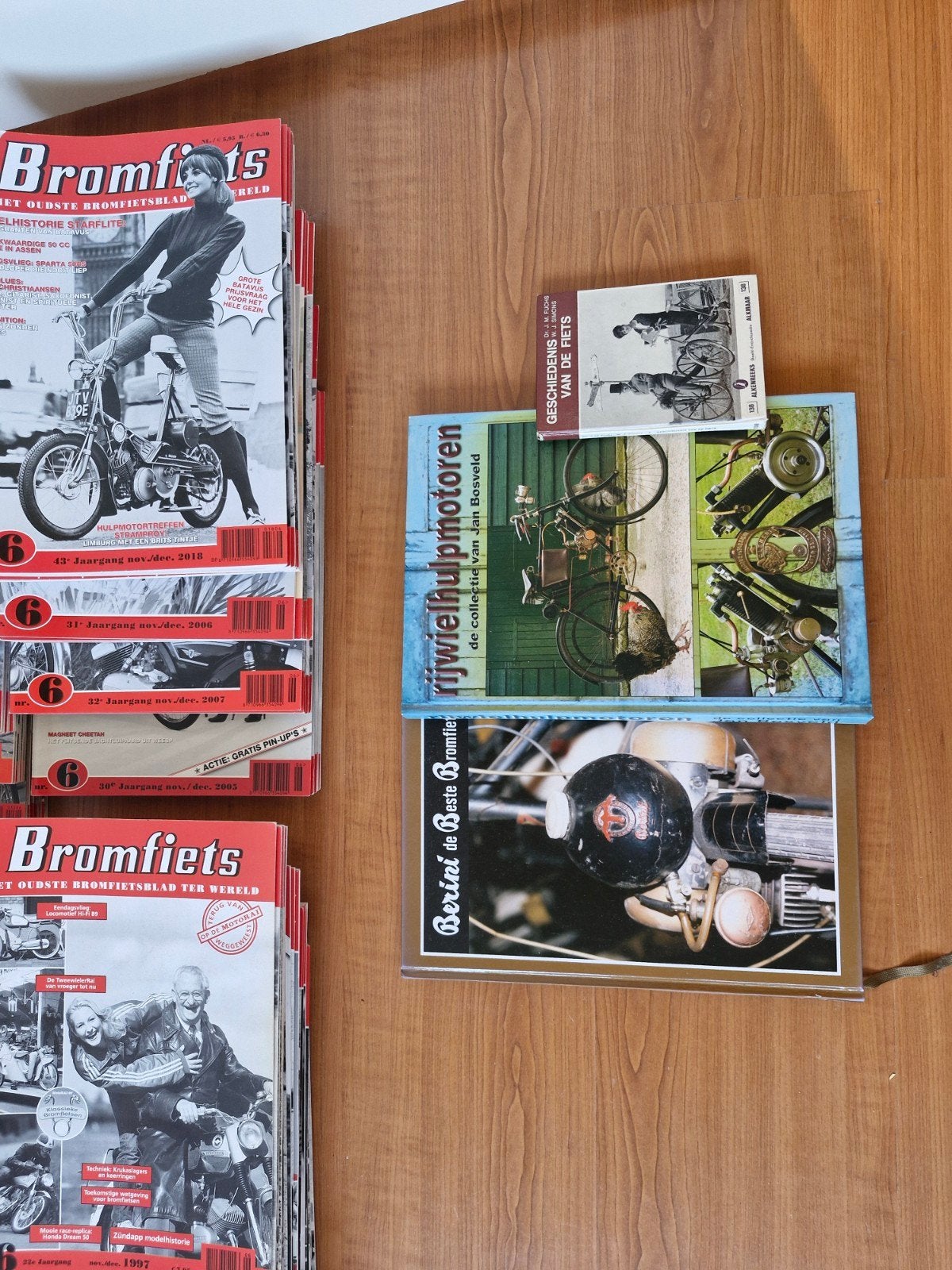 125 bladen van Bromfiets uit verschillende jaren, Ophalen, Gelezen, Algemeen