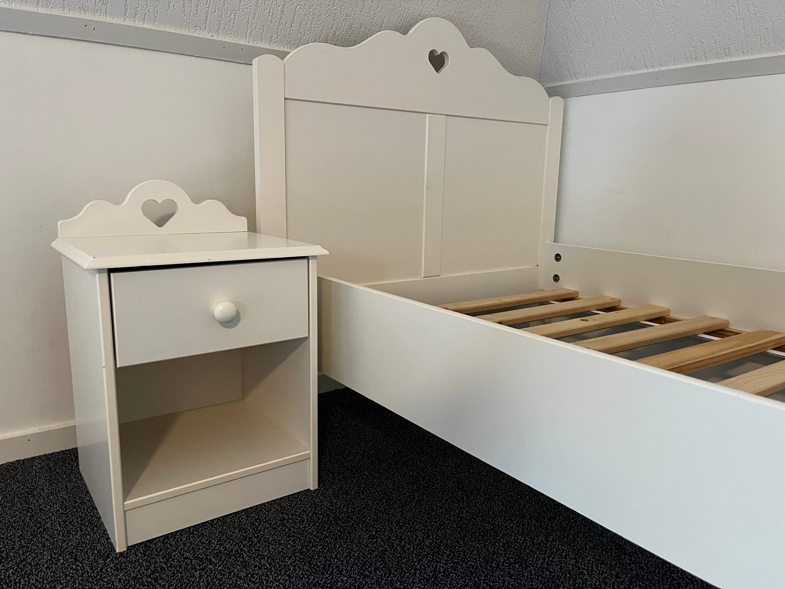 Meidenbed met nachtkastje, Ophalen, 85 tot 100 cm, Gebruikt, Lattenbodem