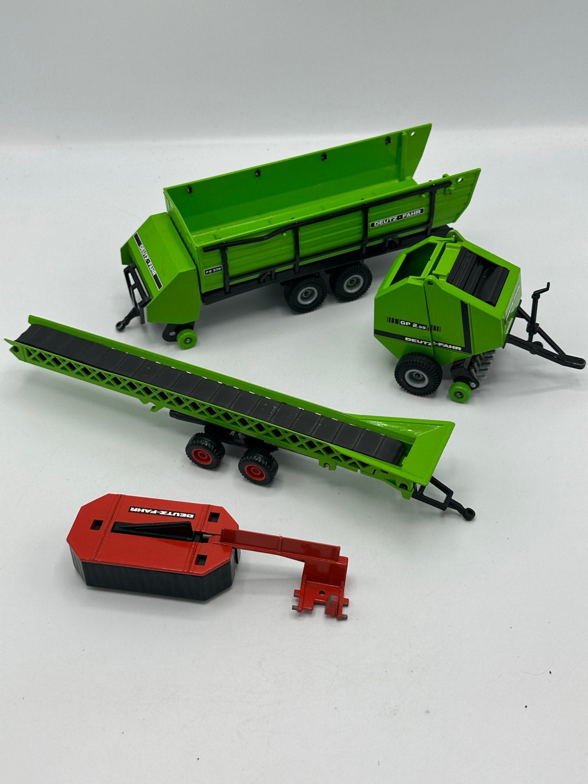Siku - Deutz-Fahr: aanhanger, balenpers, transportband, Ophalen of Verzenden, Gebruikt