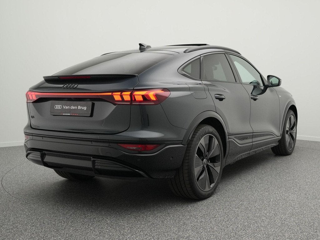 Audi Q6 Sportback e-tron edition 83 kWh | Bijrijderscherm |, Auto's, Automaat, Gebruikt, Zwart, 252 pk