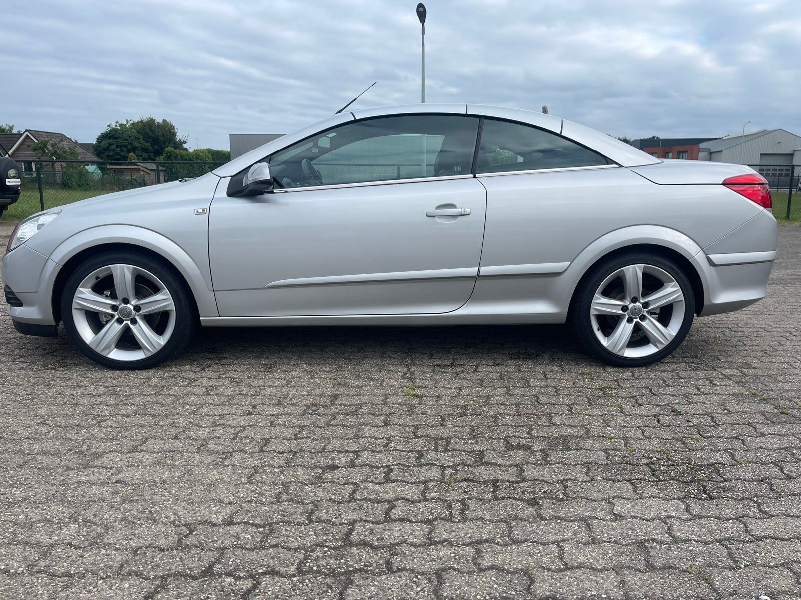 Hele mooie Opel Astra 1.8 16V Twintop 2009  106.671 km, Voorwielaandrijving, 4 cilinders, Cabriolet, 4 stoelen