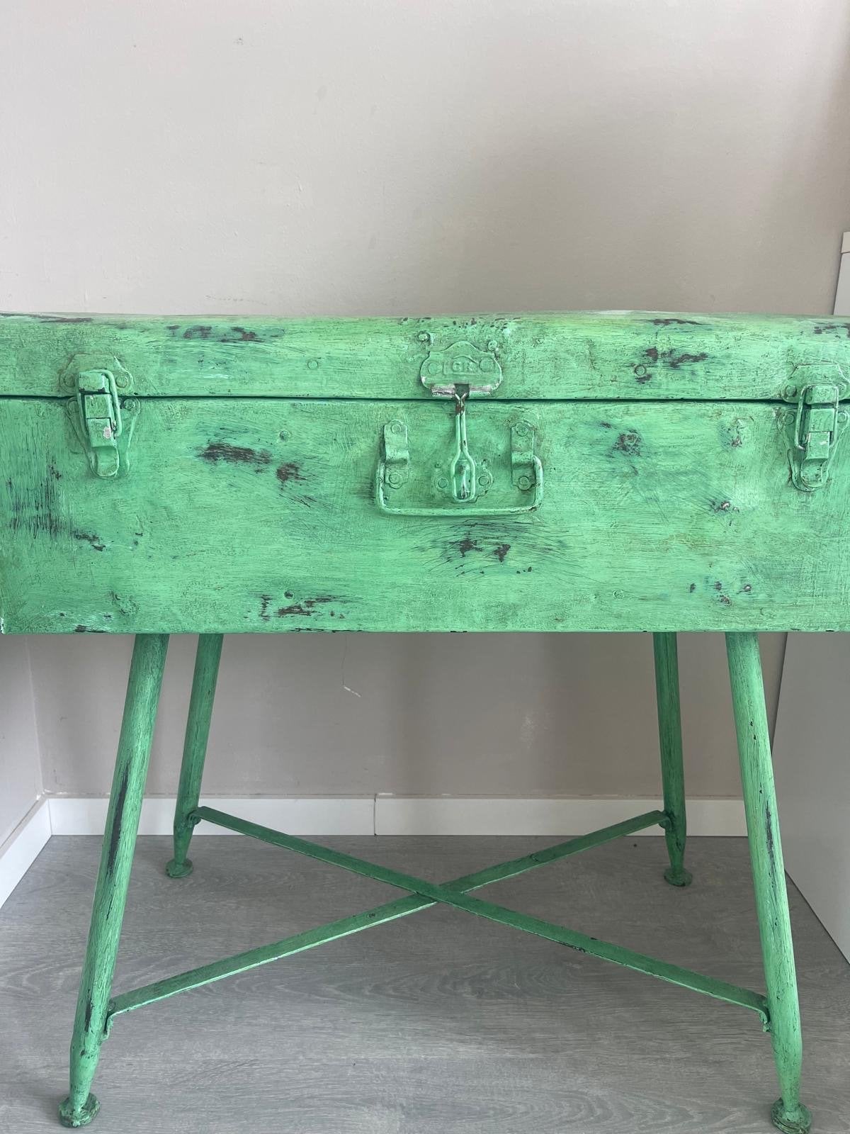 Vintage groene kist op poten, Antiek en Kunst, Ophalen