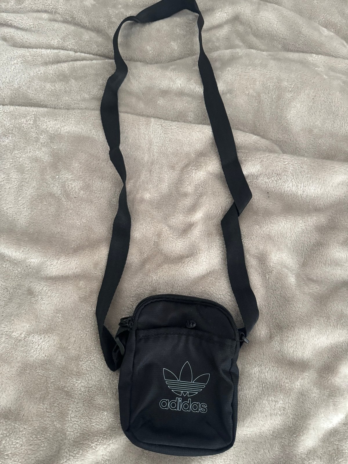 Adidas schoudertasje zwart, Sieraden, Tassen en Uiterlijk, Tassen | Schoudertassen, Ophalen of Verzenden, Gebruikt, Zwart, Overige merken
