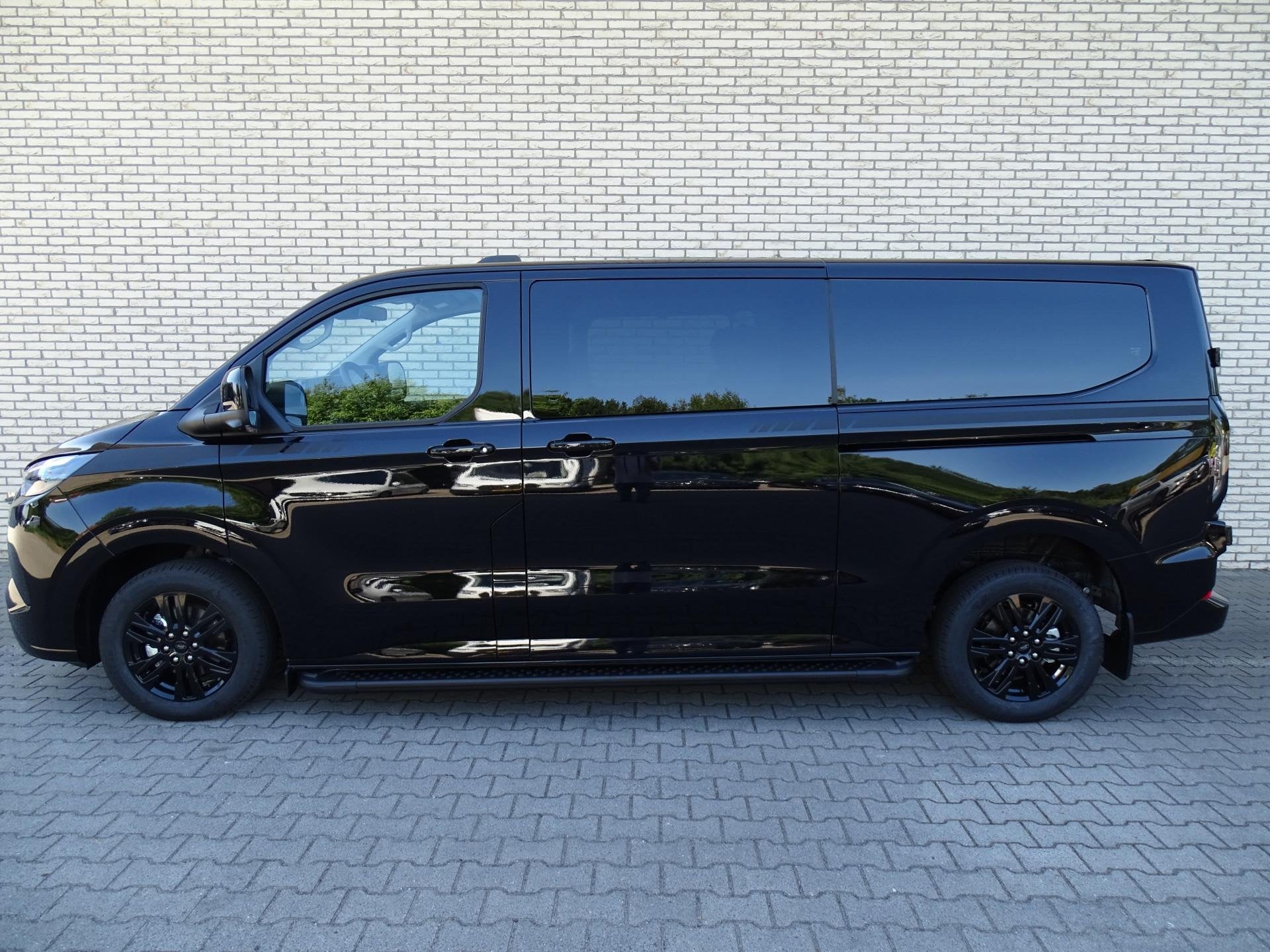 Ford Transit Custom 320 2.5 PHEV L2H1 Limited DC, Auto's, 12 maanden, Gebruikt, 4 cilinders, Zwart