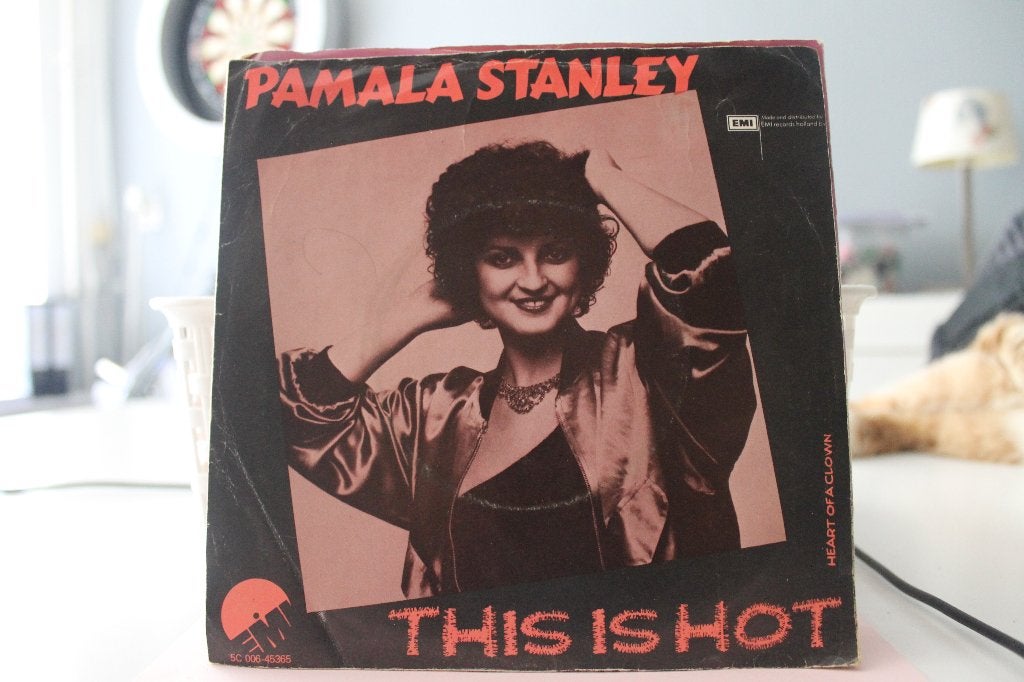 7" Single Pamala Stanley - This Is Hot / Heart Of A Clown, Gebruikt, 7 inch, Ophalen of Verzenden, Pop