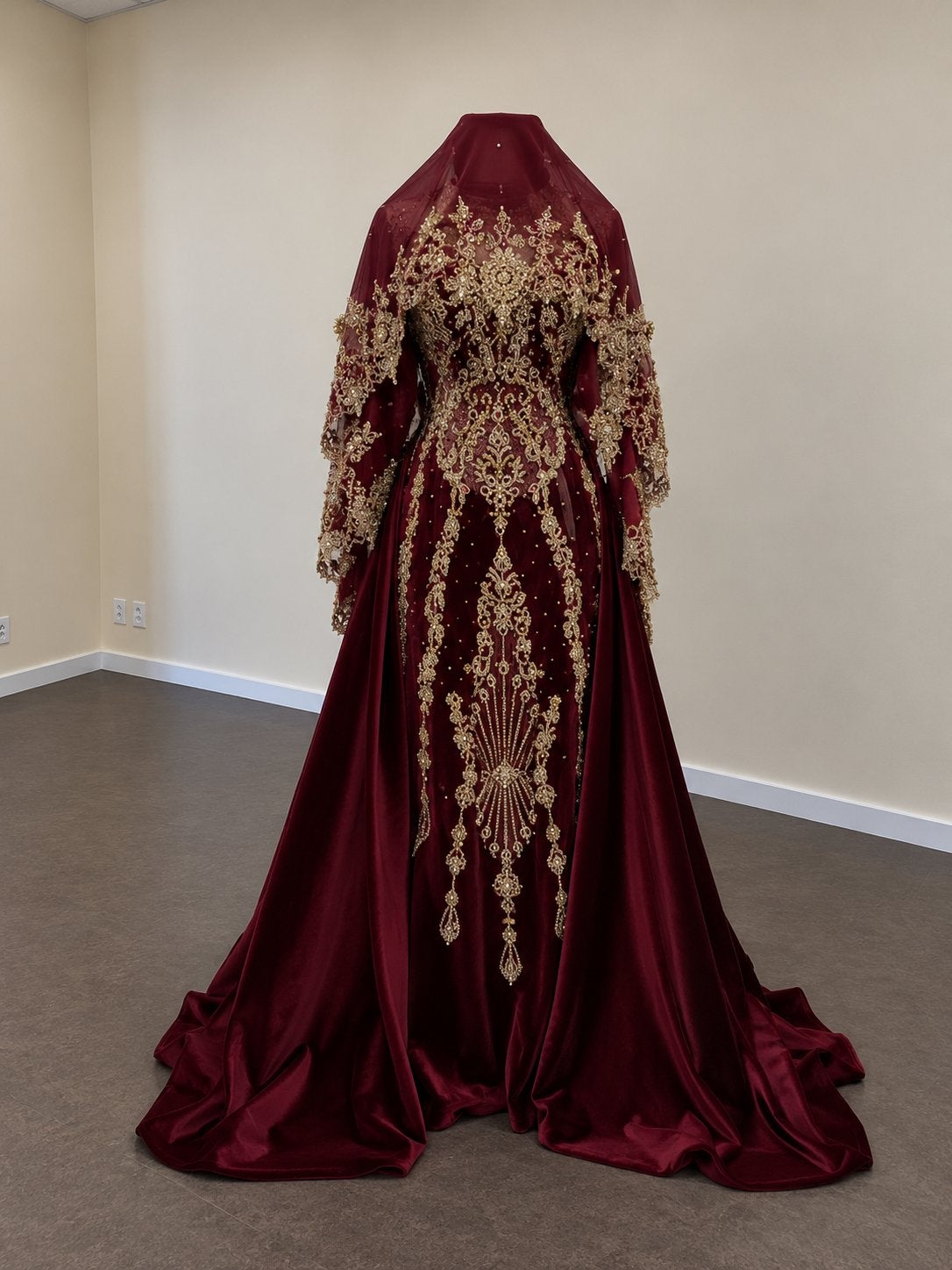 Luxe bindalli / Kına jurk / Kaftan – Bordeauxrood goud, Kleding | Dames, Overige typen, Ophalen of Verzenden, Zo goed als nieuw