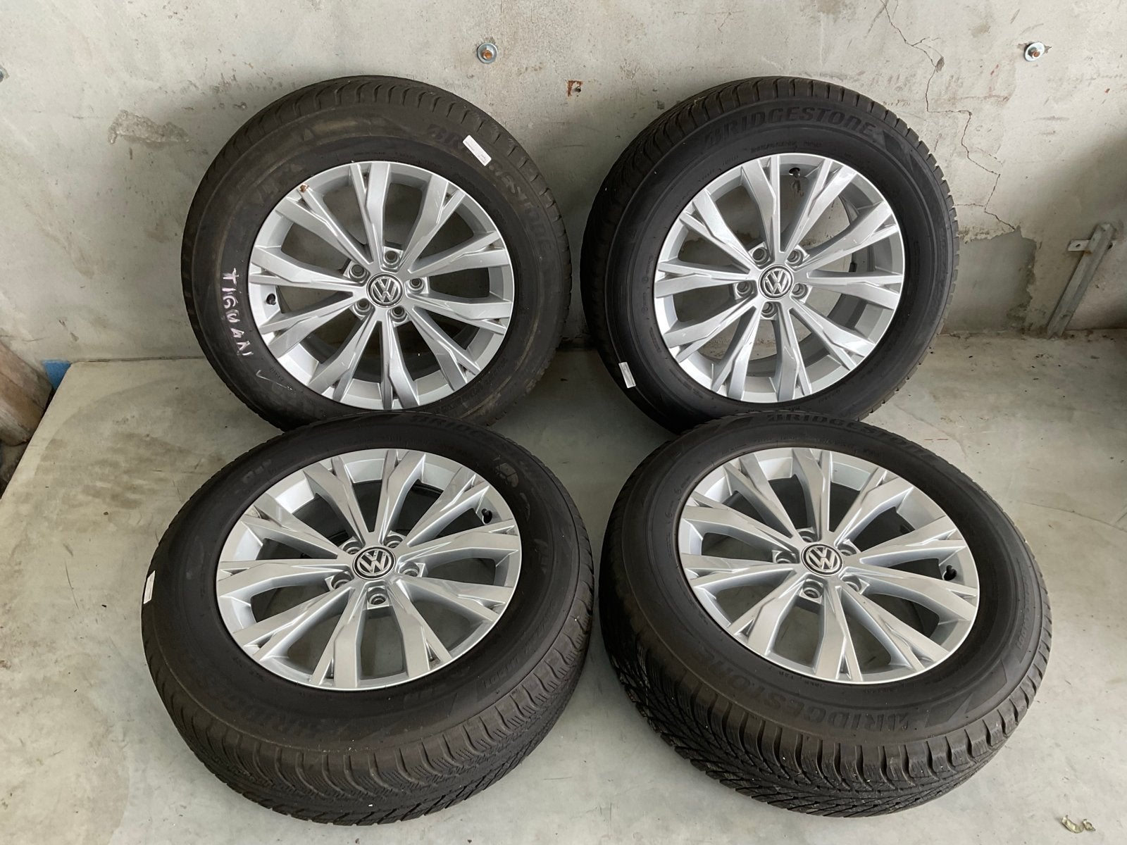 Tiguan velgen met winterbanden 215/65/17, Banden en Velgen, 17 inch, Terreinwagen, Gebruikt