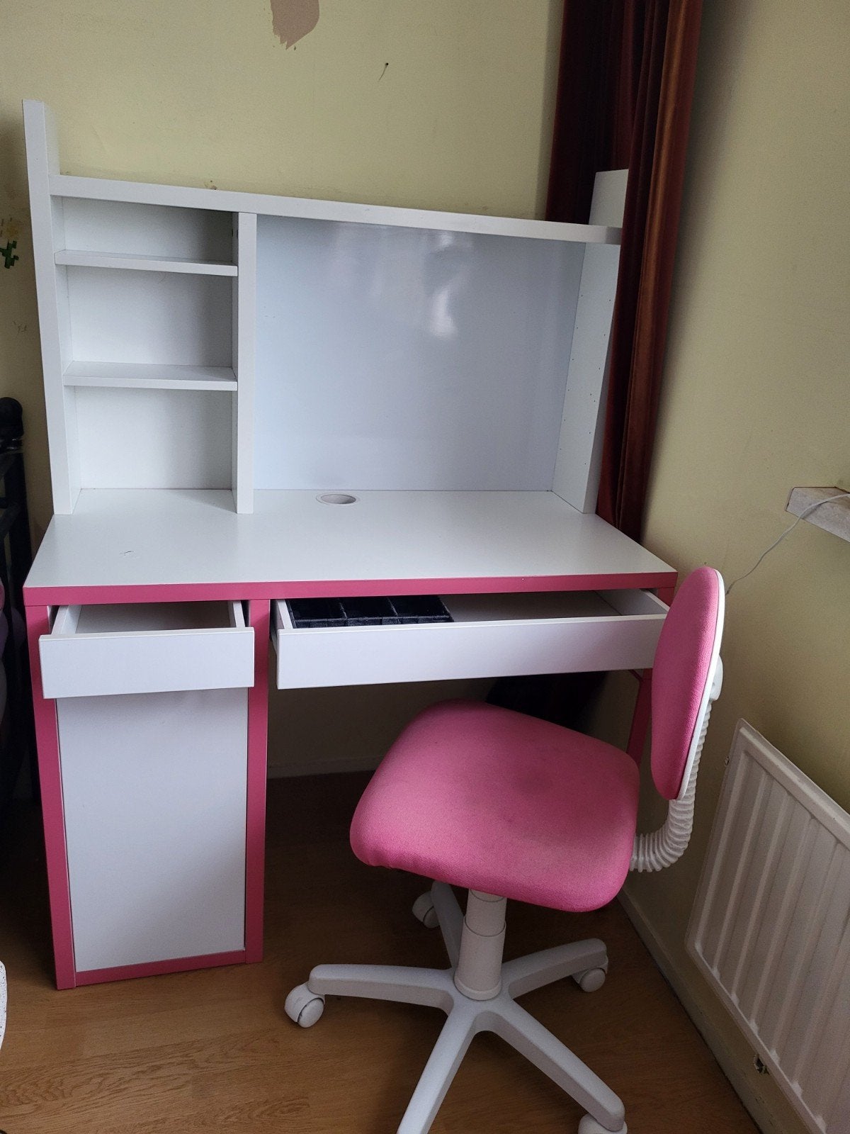 Ikea bureau MICKE met stoel, Ophalen, 105 cm, Gebruikt, 50 cm