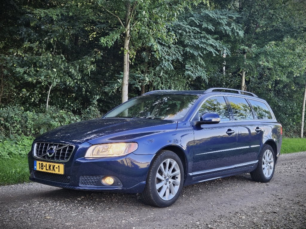 Volvo V70 2.0T 2010 | Leer | Trekhaak | Bluetooth, Voorwielaandrijving, 1800 kg, Zwart, 4 cilinders