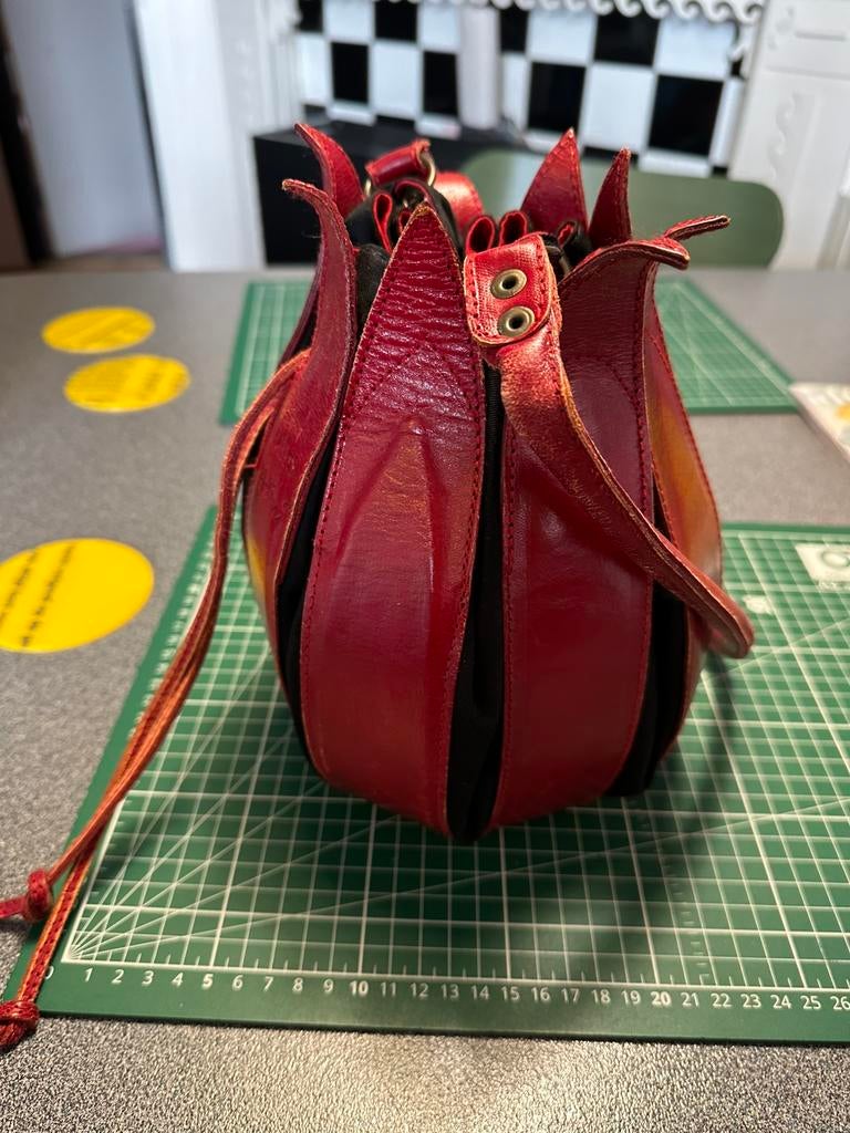 Tulip by Lin classic handtas 25 cm, Sieraden, Tassen en Uiterlijk, Ophalen of Verzenden, Gebruikt, Rood, Handtas