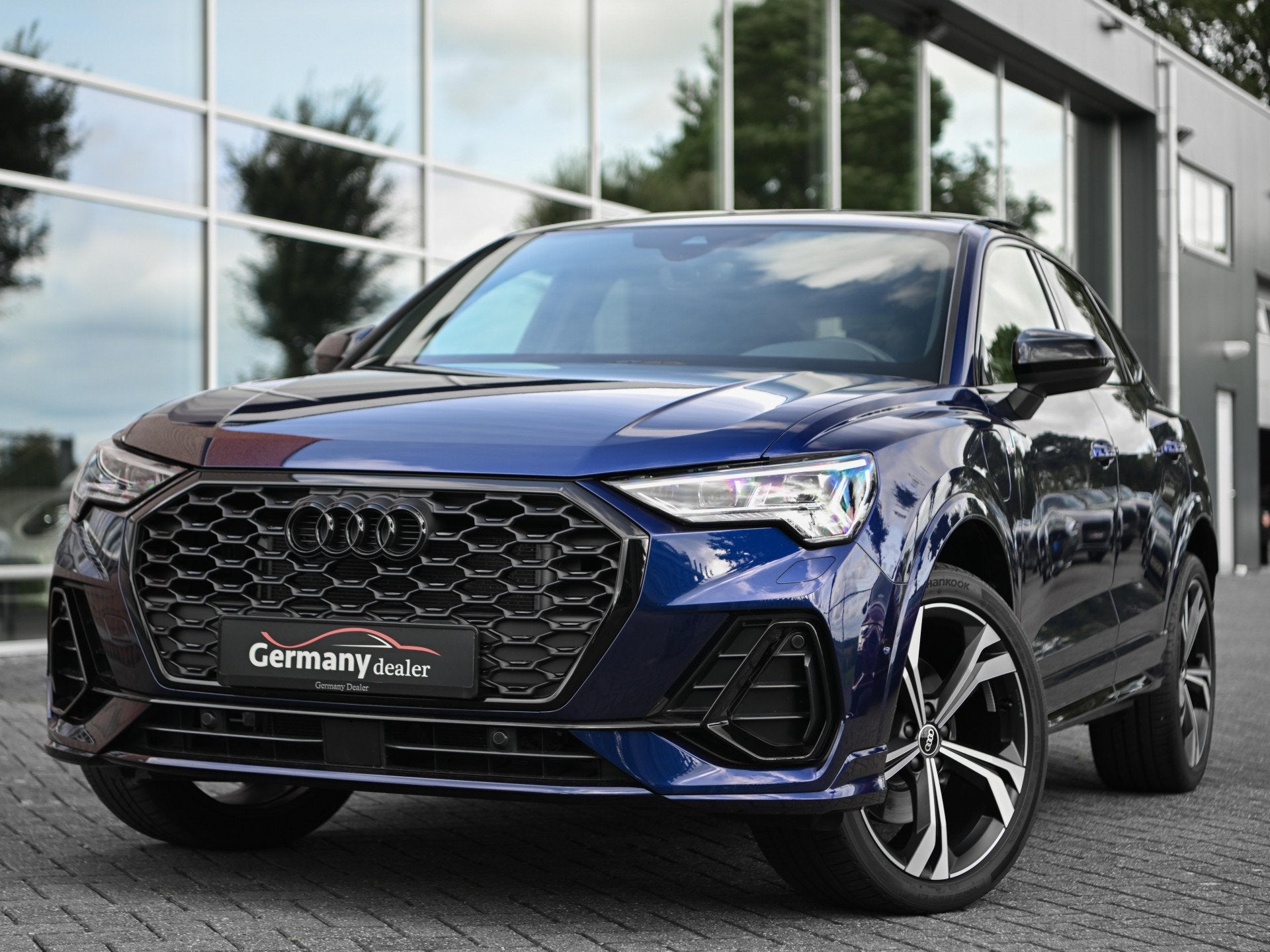 Audi Q3 45TFSI E Edition-One 245pk S-Line Black Optic Pano C, Auto's, Gebruikt, Zwart, Met garantie (alle), Blauw
