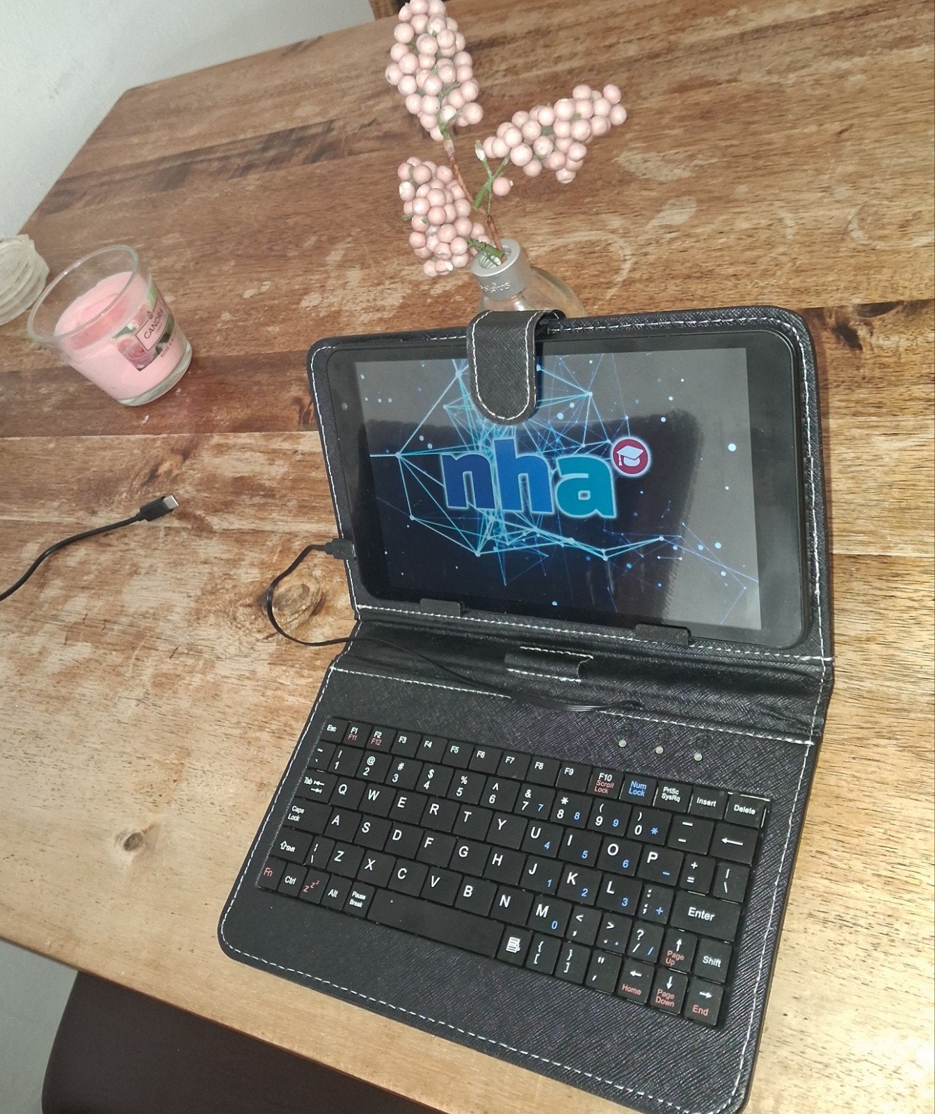 Tablet met toetsenbordhoes en oplader - Zo goed als nieuw, Computers en Software, Ophalen, Onbekend, Zo goed als nieuw, Wi-Fi