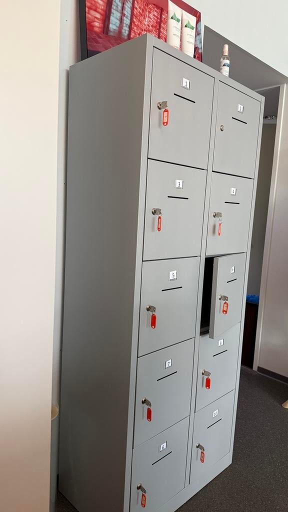 Nette 10 deurs lockerkast, Ophalen, Zo goed als nieuw