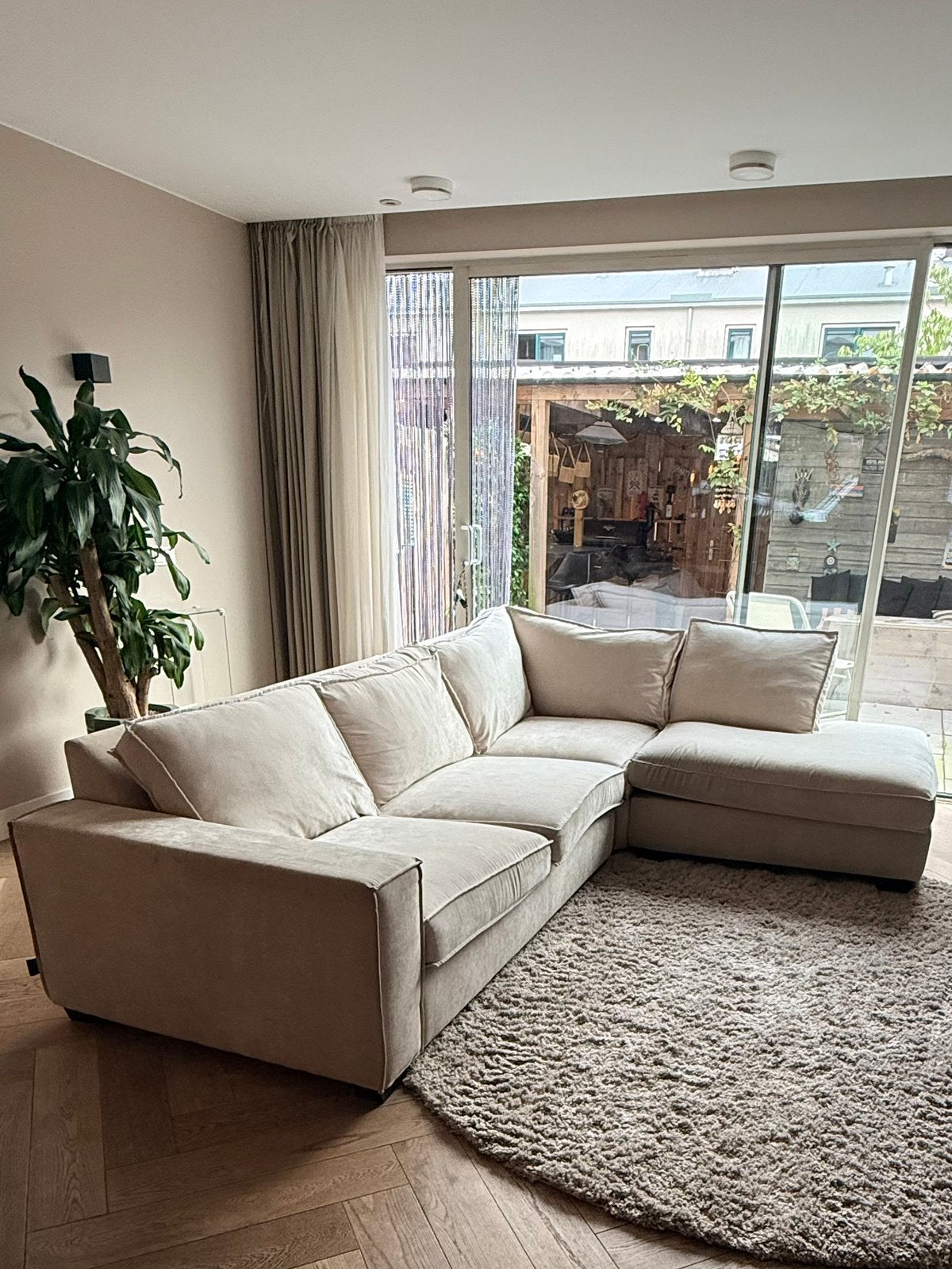 Hoekbank UrbanSofa- €650, Ophalen, 250 tot 300 cm, 100 tot 125 cm, Hoekbank