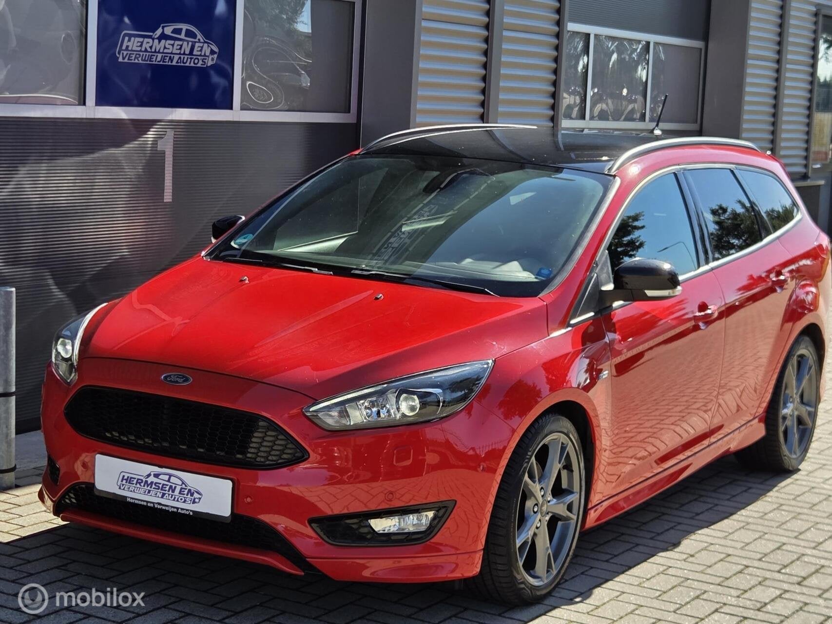 Ford Focus 1.5 ST-Line Red Edition automaat carplay!, Auto's, Stof, Zwart, 4 cilinders, 150 pk