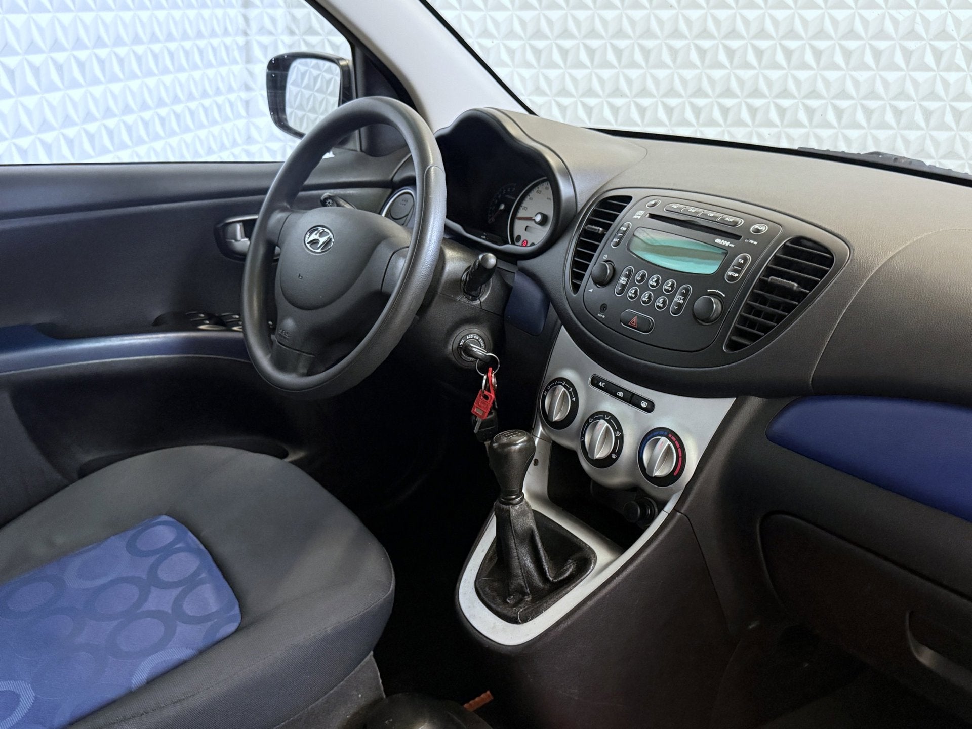 Foto 2 van Hyundai I10 1.1 i-Catcher met APK tot 03-2027 én AIRCO! (20