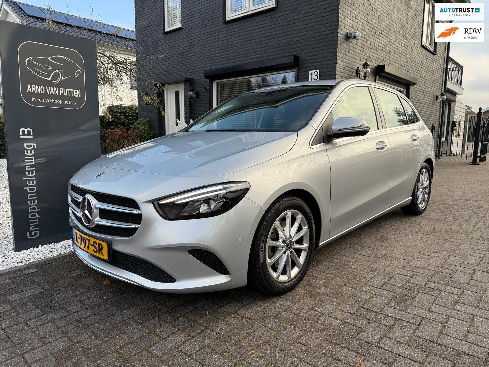 Mercedes-Benz B-klasse 200 Business Solution / Widescreen /, Auto's, Gebruikt, Euro 6, 4 cilinders, Leder en Stof
