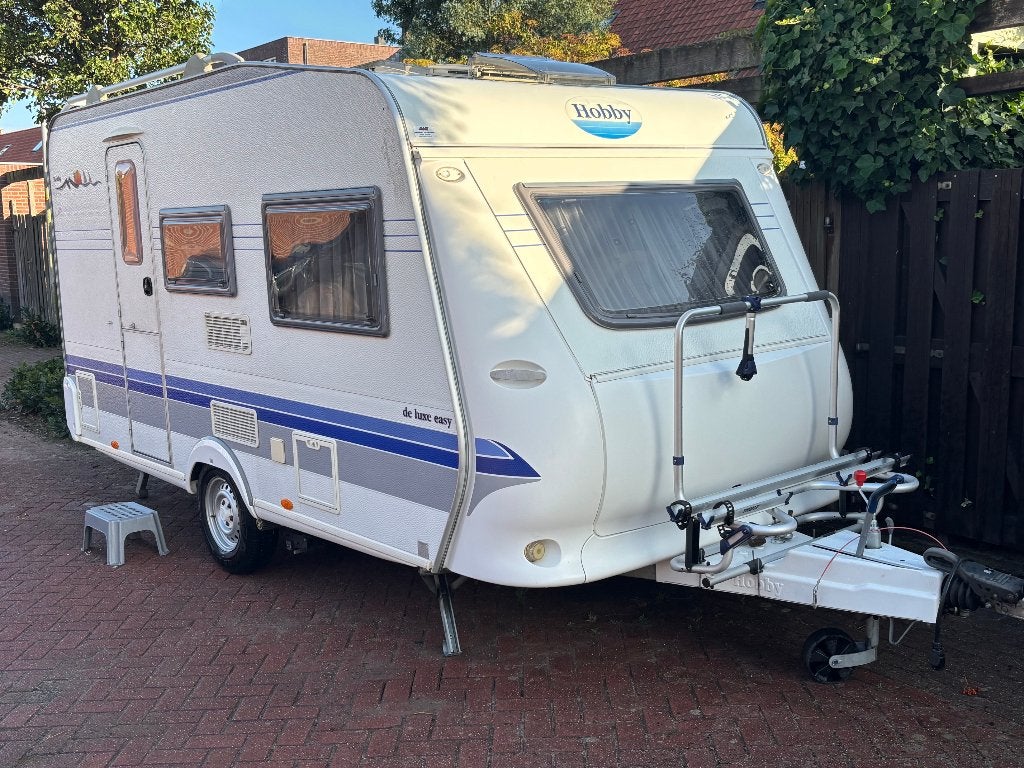 Hobby De Luxe Easy 400SF| BOVAG|Mover|Nieuwe banden|Voortent, 2 aparte bedden, Schokbreker, Hobby, Treinzit