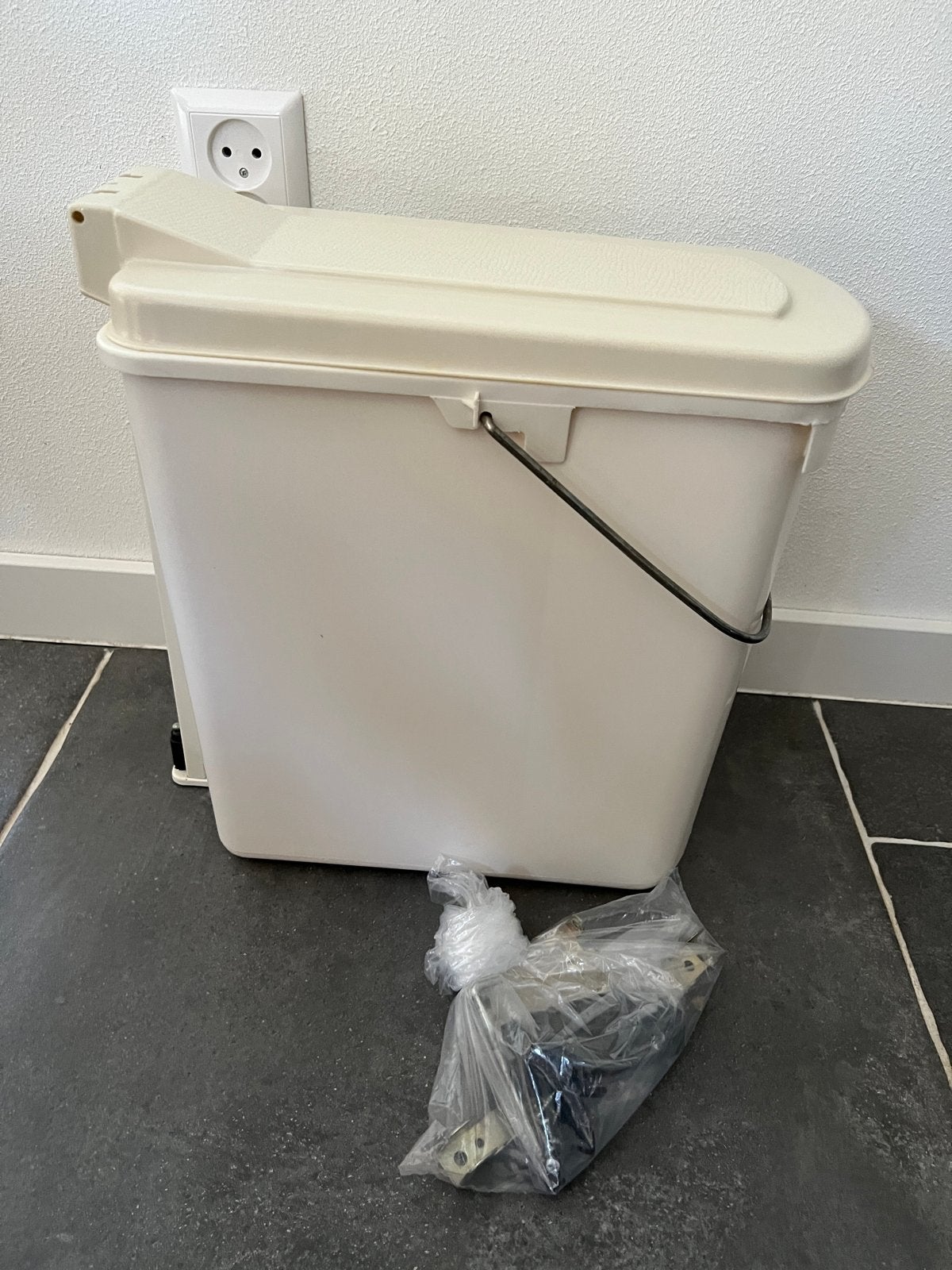 Ruimtebesparende Prullenbak voor Keukendeur (19L), 10 tot 20 liter, Verzenden, Gebruikt, Kunststof
