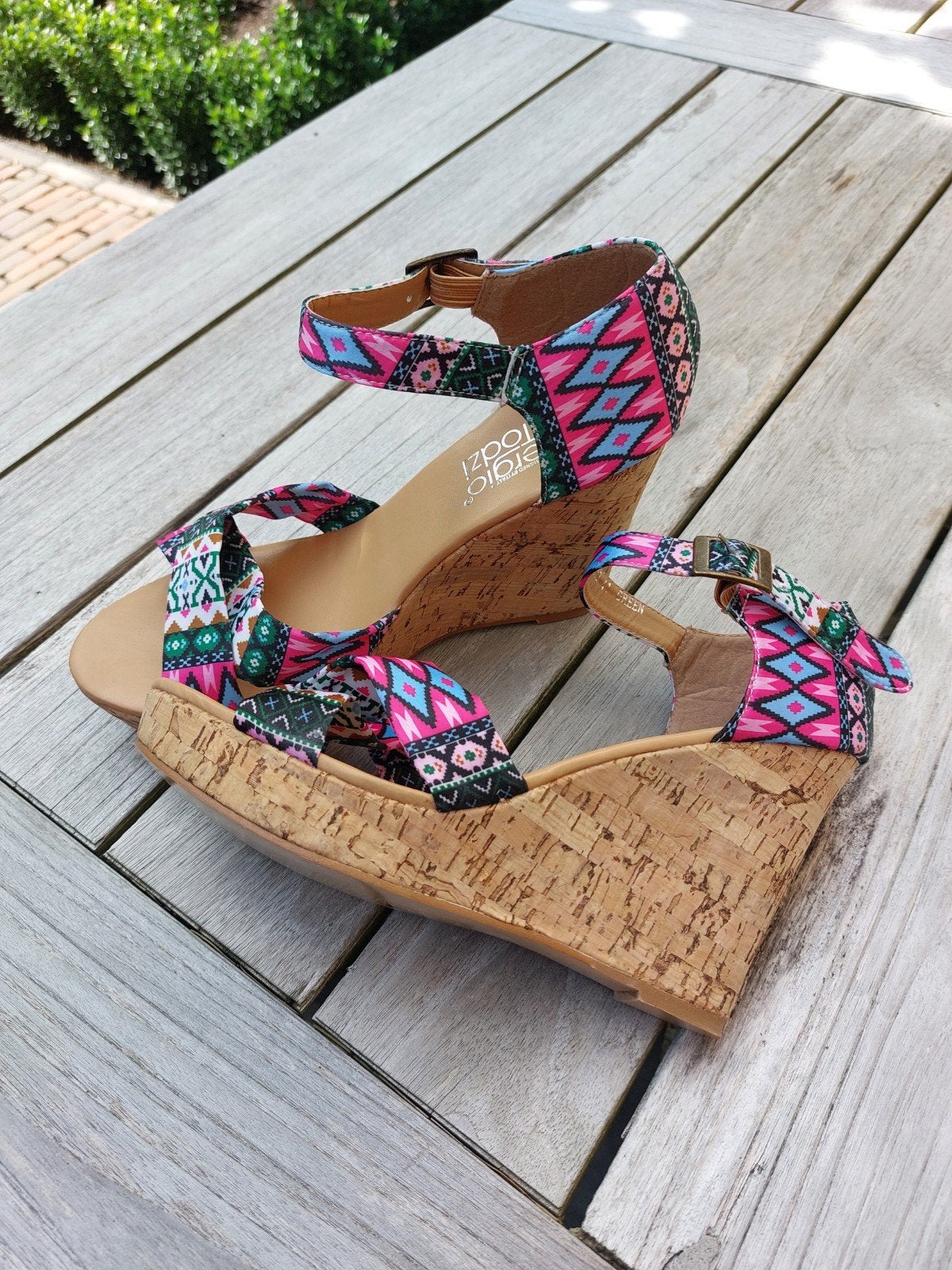 Schoen met sleehak, Kleding | Dames, Schoenen, Ophalen of Verzenden, Nieuw, Sneakers of Gympen