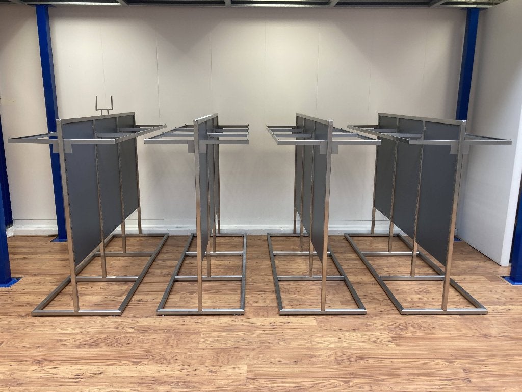 Winkel kleding rekken RVS 4 stuks in nieuw staat., Ophalen