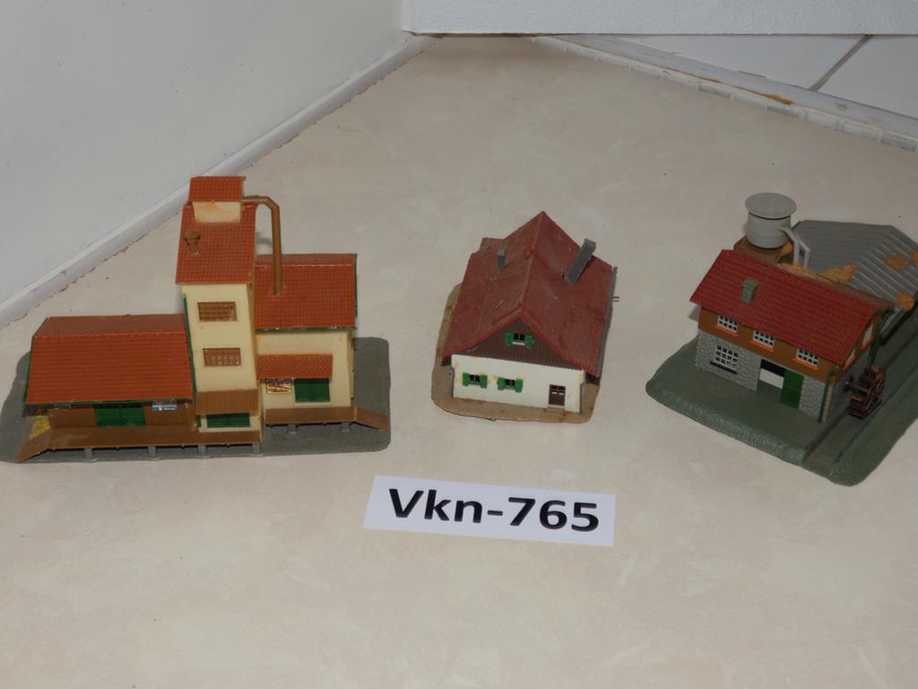 Vk-765 N Spoor Scenery Gebouwen B-282,239,244 van Pola, Overige merken, Gebruikt, Gelijkstroom of Wisselstroom, Brug, Tunnel of Gebouw