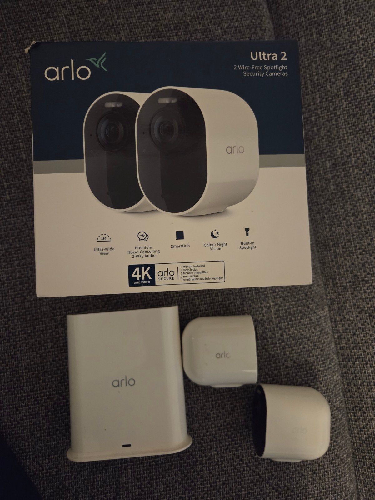 Arlo Ultra 2 Camera's (2 stuks) incl. Hub, Ophalen of Verzenden, Zo goed als nieuw, Buitencamera