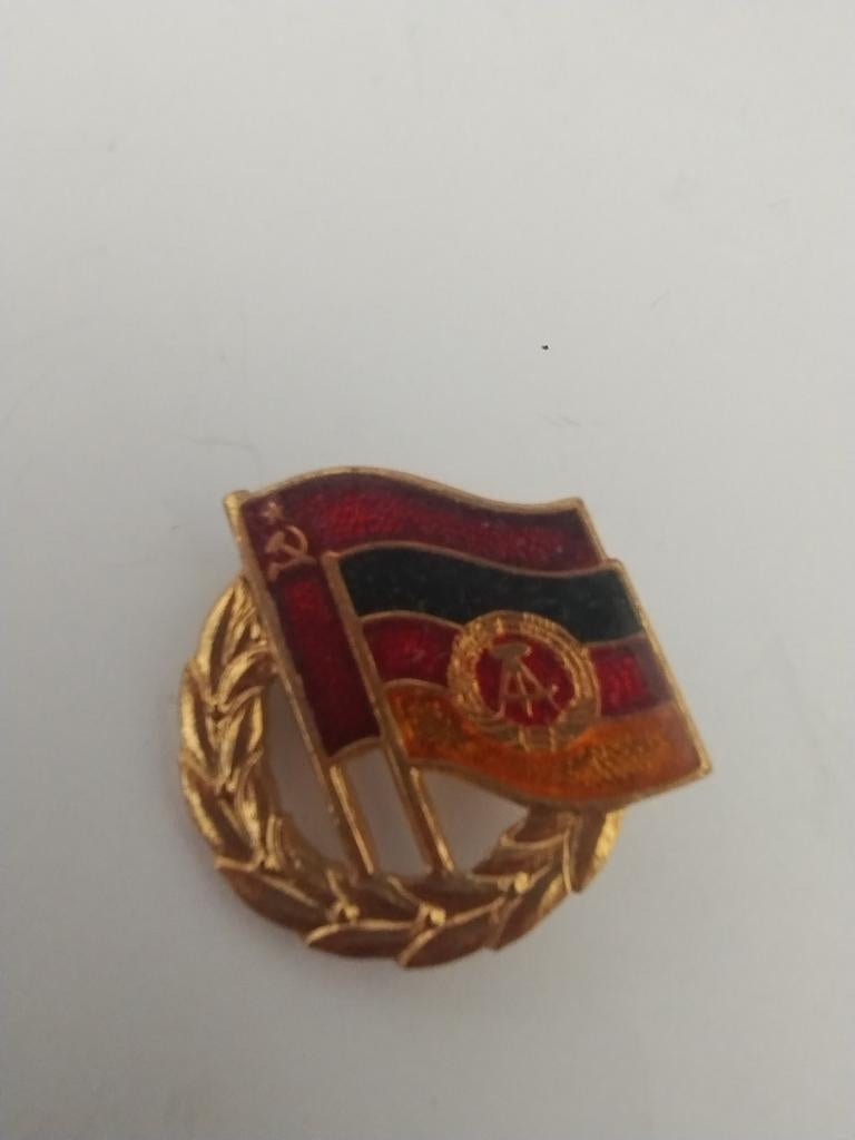 🔴 Sovjet - DDR vriendschap onderscheiding, Verzamelen, Speldjes, Pins en Buttons, Ophalen of Verzenden, Zo goed als nieuw