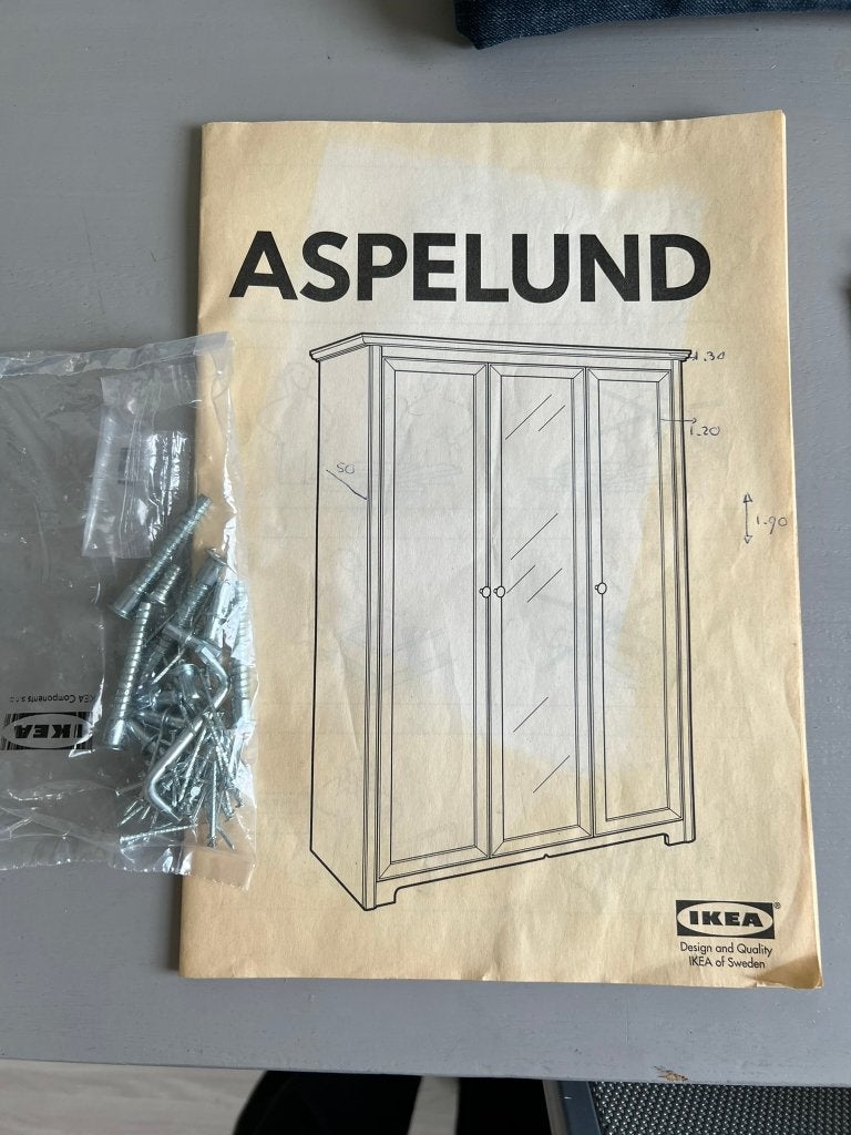 Aspelund kledingkast, Ophalen, Met deur(en), Gebruikt, 100 tot 150 cm